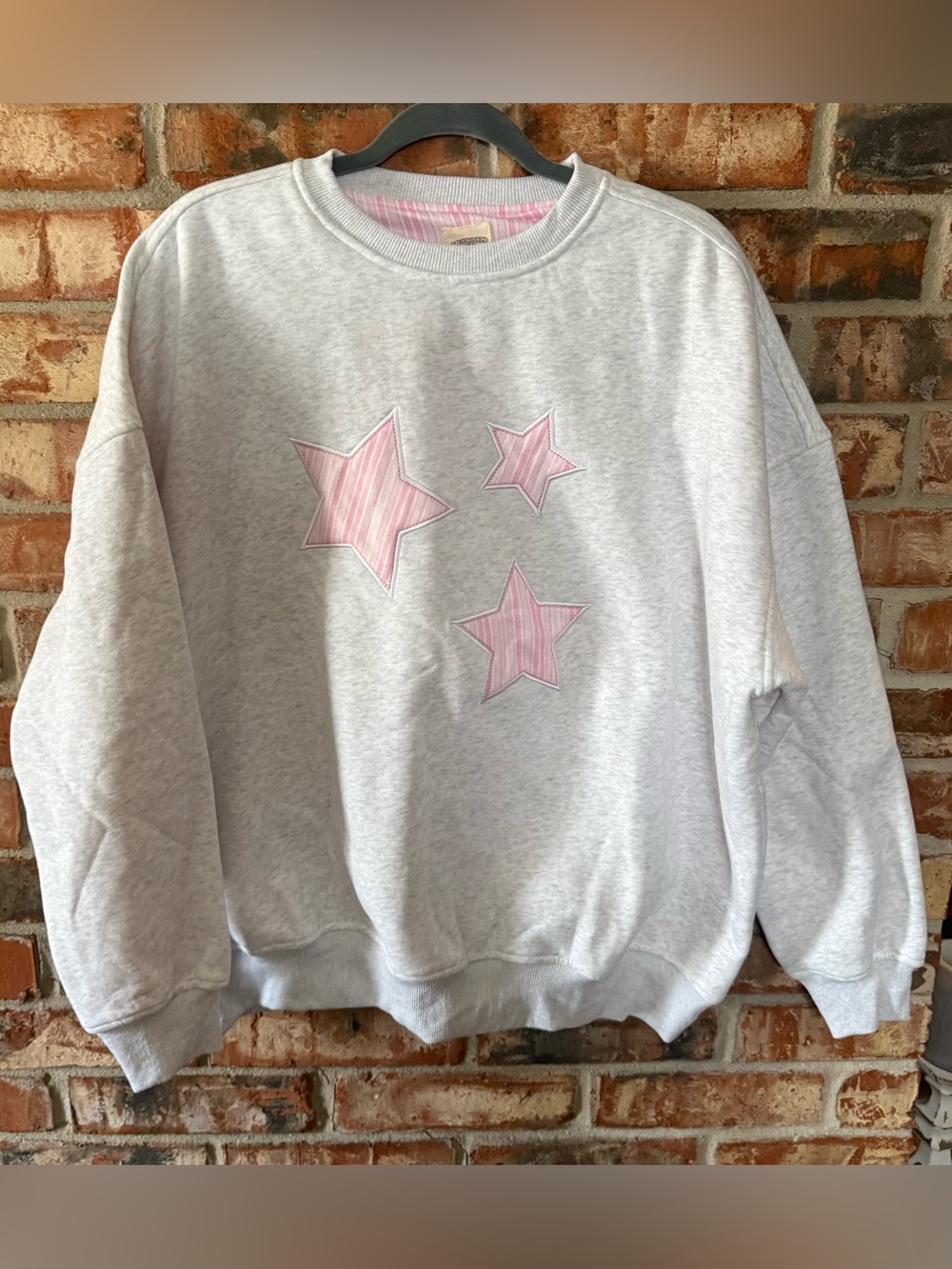Sun-kissed Coconut Gray Crewneck Sweater with patch embroidered Pink Star Accent